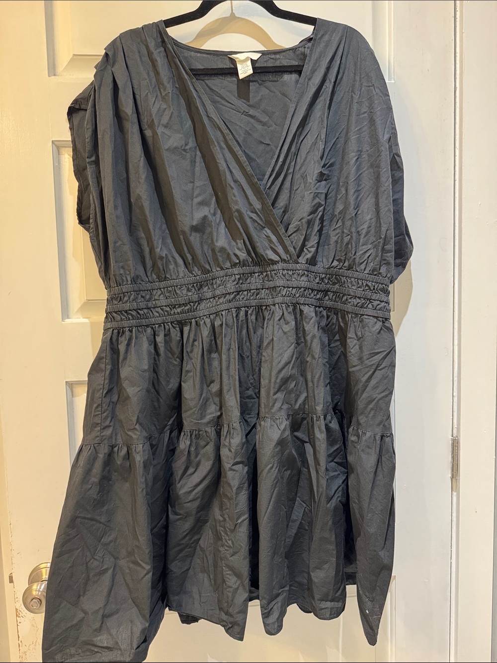 Women's V-Neck Tiered Dress in black